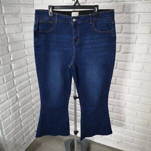 Charlie Paige Ladies Size XL Medium Wash Zipper & Button Closure Flare Jeans